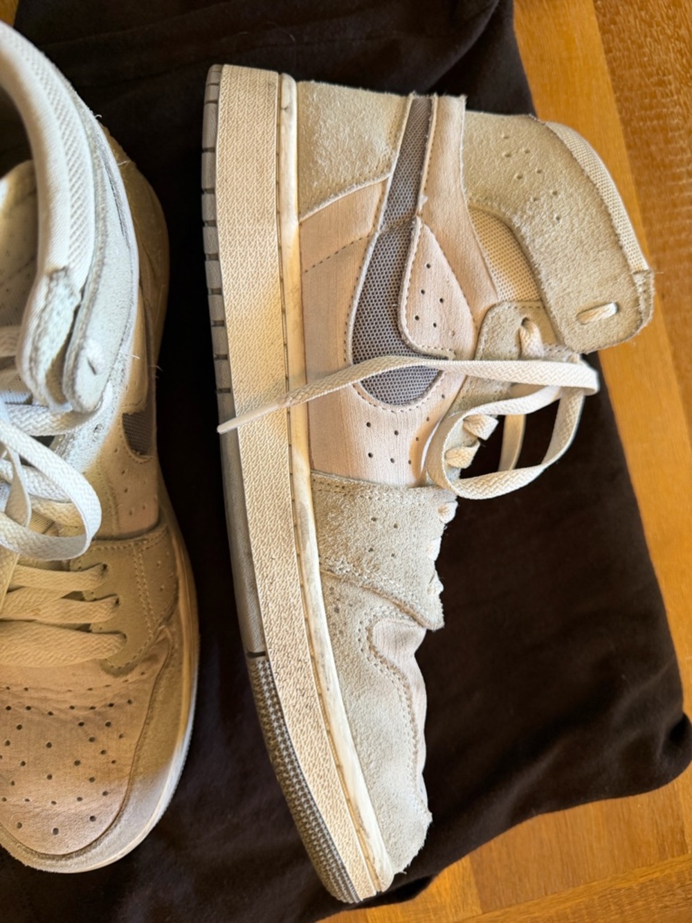 Nike Air Jordan 1 High Top Sneakers in Light Gray and White - Picture 5 of 8